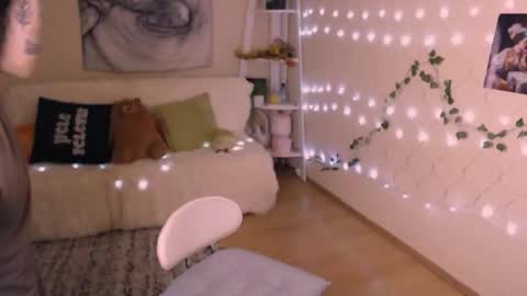 Li  online show from November 11, 2025, 2:39 pm