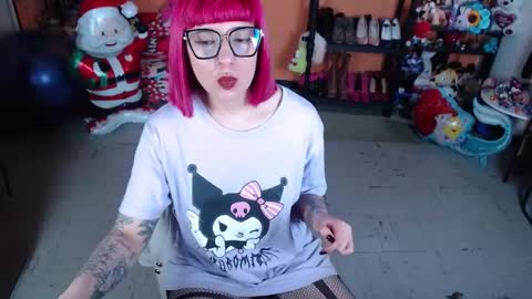 Miss Mia online show from December 4, 2025, 7:11 pm