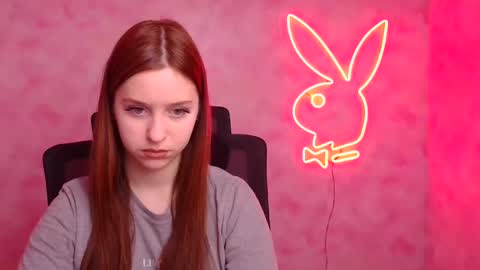 Mia online show from December 2, 2025, 12:54 pm