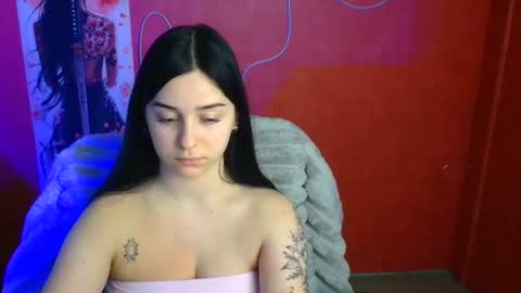 Mia online show from March 25, 2026, 5:41 pm