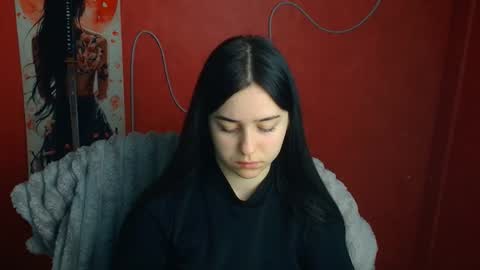 Mia online show from April 14, 2026, 12:00 pm