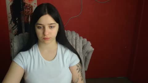 Mia online show from April 26, 2026, 11:08 am