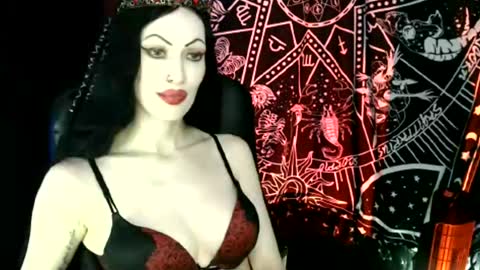 Snapshot of missmoondoll chatting on April 26, 2026, 4:43 am MissMoonDoll online show from April 26, 2026, 4:43 am
