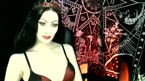 Snapshot of missmoondoll chatting on May 27, 2026, 4:09 am MissMoonDoll online show from May 27, 2026, 4:09 am
