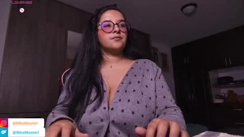 Snapshot of missmoonn chatting on October 29, 2025, 1:19 am MissMoon online show from October 29, 2025, 1:19 am