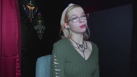 Snapshot of missnikkivill chatting on February 12, 2025, 4:54 am Mistress Nikki Vill online show from February 12, 2025, 4:54 am