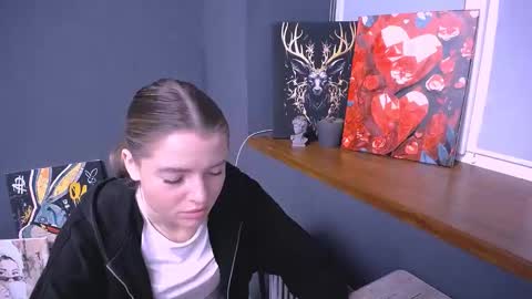 Olivia online show from November 15, 2025, 8:33 am