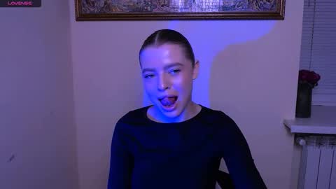 Olivia online show from December 15, 2025, 1:48 pm