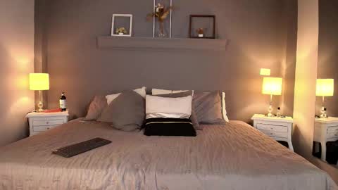 missparis__ online show from October 22, 2025, 9:14 pm