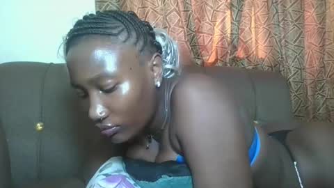 pretty gal online show from November 19, 2025, 1:00 pm