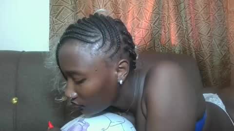 pretty gal online show from November 21, 2025, 2:05 pm