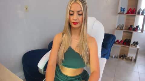 Snapshot of missrhodes1 chatting on December 2, 2025, 7:42 pm Miss Rhodes online show from December 2, 2025, 7:42 pm