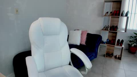 Snapshot of missrhodes1 chatting on December 15, 2025, 8:13 pm Miss Rhodes online show from December 15, 2025, 8:13 pm