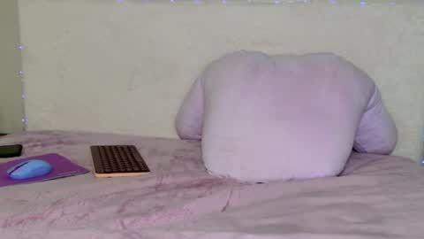 Snapshot of missrosierozayy chatting on April 22, 2026, 3:09 am Rose online show from April 22, 2026, 3:09 am