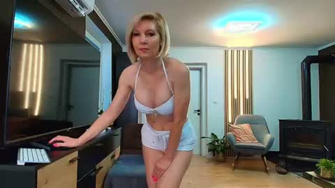 Snapshot of misstayaxxx chatting on June 15, 2026, 3:31 am misstayaxxx online show from June 15, 2026, 3:31 am