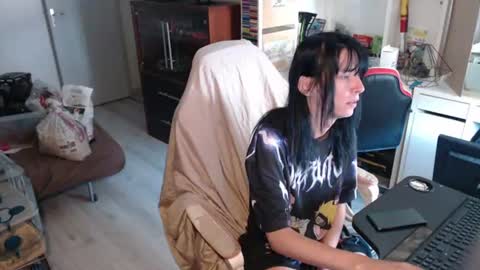 Snapshot of missthon chatting on June 24, 2026, 12:04 pm missthon online show from June 24, 2026, 12:04 pm