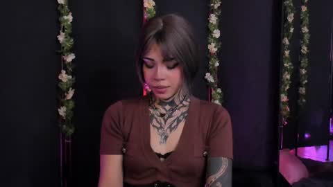 Snapshot of misstomie_ chatting on July 17, 2026, 9:52 pm Tomiehelp me get to 100 thumbs up online show from July 17, 2026, 9:52 pm