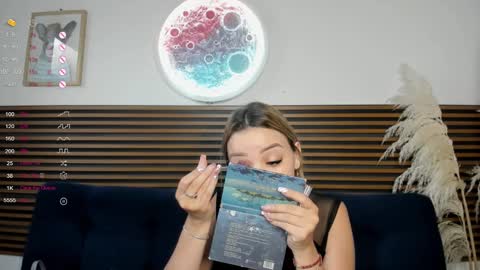 missvalery1 online show from January 7, 2025, 8:31 pm