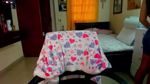 missvalery1 online show from September 12, 2025, 8:53 pm