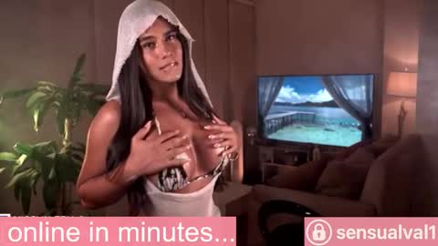 Snapshot of missvalery_1 chatting on November 4, 2025, 5:23 pm OF online show from November 4, 2025, 5:23 pm