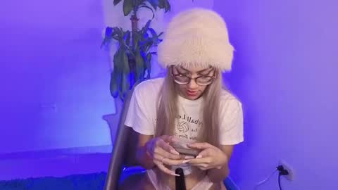 Snapshot of missvenuss chatting on November 17, 2025, 11:32 pm IG MISSVENUSS1 online show from November 17, 2025, 11:32 pm