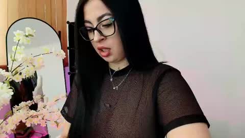 Snapshot of missveyra chatting on May 14, 2026, 2:24 pm Veyra online show from May 14, 2026, 2:24 pm
