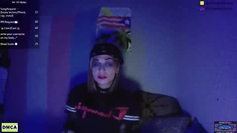 Snapshot of misswolfiilabandida chatting on October 22, 2025, 6:57 am Scarletta Wolf online show from October 22, 2025, 6:57 am