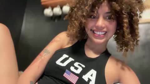 Divine Olga  online show from December 19, 2024, 12:23 pm