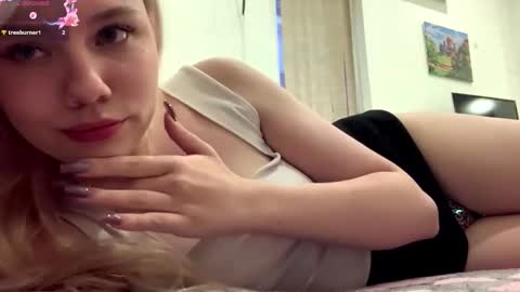 Snapshot of mist1k chatting on December 14, 2025, 1:38 pm Stella online show from December 14, 2025, 1:38 pm