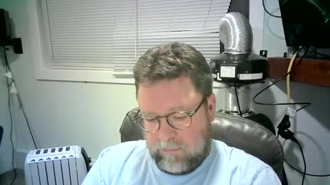 Snapshot of mister_happy567 chatting on January 26, 2025, 7:10 am Mr. Happy online show from January 26, 2025, 7:10 am