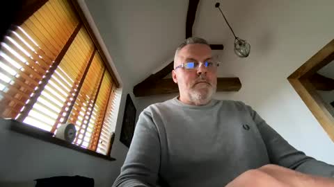 Snapshot of misterblivs chatting on January 17, 2025, 2:39 pm Misterblivs online show from January 17, 2025, 2:39 pm