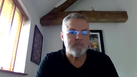 Snapshot of misterblivs chatting on October 26, 2025, 10:32 am Misterblivs online show from October 26, 2025, 10:32 am