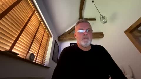 Snapshot of misterblivs chatting on November 2, 2025, 3:36 pm Misterblivs online show from November 2, 2025, 3:36 pm