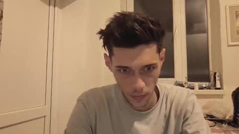 MisteriosoXragazzoX online show from November 18, 2025, 3:49 pm