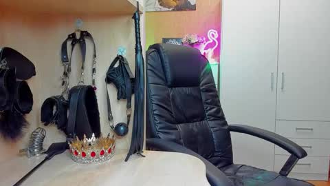 Snapshot of mistress_kristi chatting on November 11, 2025, 7:58 pm Mistress Kristi online show from November 11, 2025, 7:58 pm