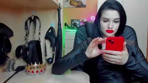 Snapshot of mistress_kristi chatting on November 12, 2025, 7:13 pm Mistress Kristi online show from November 12, 2025, 7:13 pm