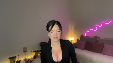 Mia online show from May 16, 2026, 7:45 pm