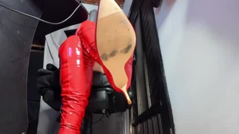 Snapshot of mistressanna_ chatting on June 4, 2026, 1:00 am Mistress Anna Alves online show from June 4, 2026, 1:00 am