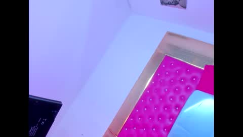 NAHOMY  online show from February 6, 2026, 7:50 pm