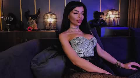 Snapshot of mistresselenia chatting on December 7, 2024, 4:36 pm Elenia online show from December 7, 2024, 4:36 pm