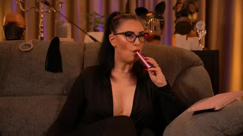 Mistress Kelly online show from October 3, 2025, 11:57 pm