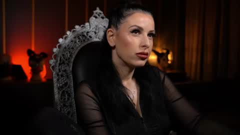 Snapshot of mistresskellykent chatting on August 2, 2026, 12:42 am Mistress Kelly online show from August 2, 2026, 12:42 am
