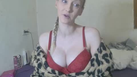 mistressmilly32 online show from February 3, 2026, 9:20 pm