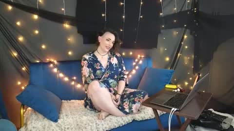 Mistress Quynn online show from December 17, 2025, 9:21 pm