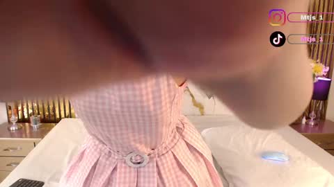 Snapshot of miticabrennet chatting on May 16, 2026, 5:04 am Mtica Brennet online show from May 16, 2026, 5:04 am