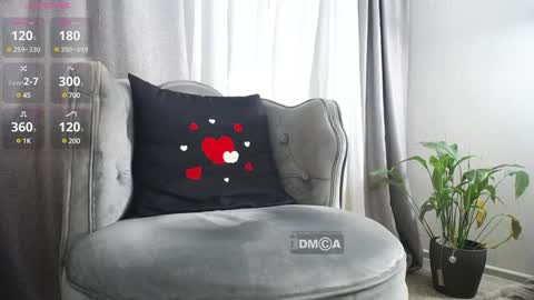 Snapshot of miu__miu chatting on December 27, 2024, 2:43 pm miu__miu online show from December 27, 2024, 2:43 pm