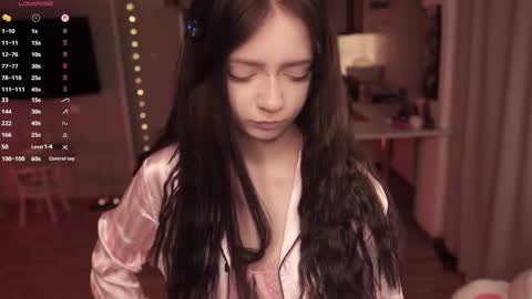 Yuka online show from November 21, 2025, 7:01 pm