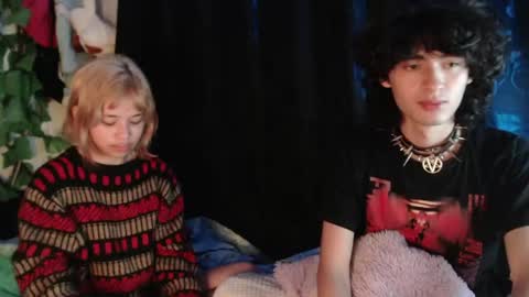 Snapshot of mixipeach chatting on May 23, 2026, 8:18 am Naomi and Nekorii online show from May 23, 2026, 8:18 am