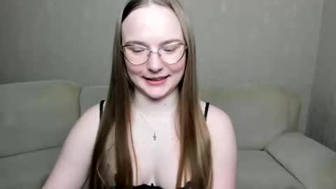 Snapshot of miya_mimi chatting on December 14, 2024, 8:29 pm Miya online show from December 14, 2024, 8:29 pm