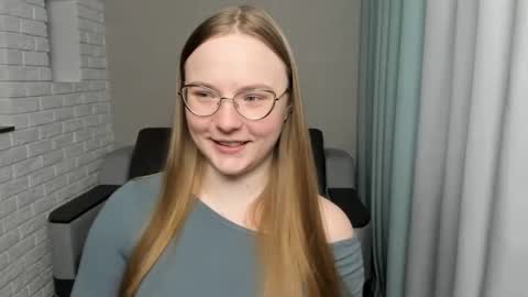 Snapshot of miya_mimi chatting on January 9, 2025, 1:24 pm Miya online show from January 9, 2025, 1:24 pm